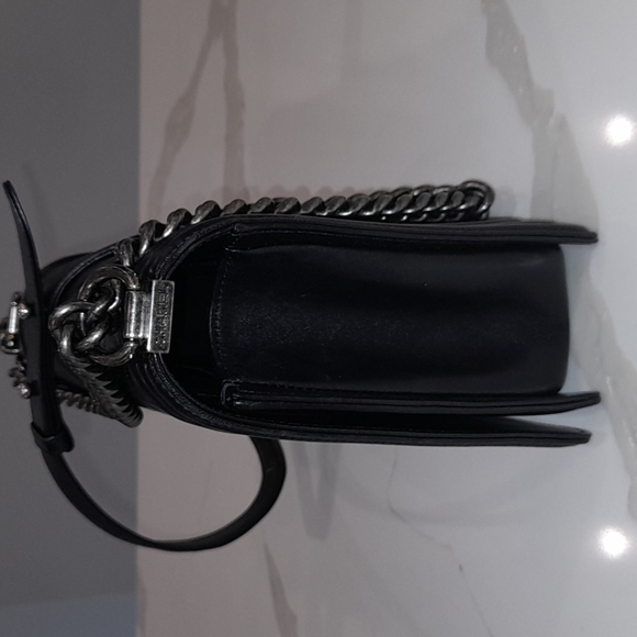 Authentic Chanel Boy Bag Crossbody in Black - Picture 4 of 15